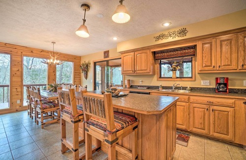 Golden Cabin | Idyllic Table Rock Lake Cabin w/Fire Pit!
