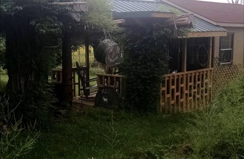 Sparta Cabin | Idyllic Tiny House Rental on a Peaceful Farm in Middle Tennessee