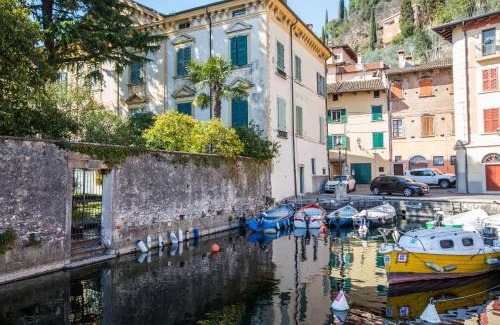 Toscolano Maderno Apartment | Il Batti apartment water front and private beach