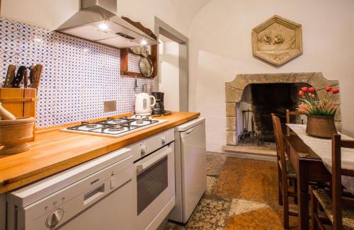 Toscolano Maderno Apartment | Il Batti apartment water front and private beach