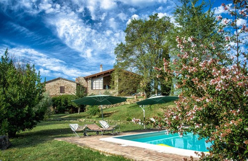 San Venanzo Cottage | Il Melograno, a farmhouse in a privileged position, 5/6 beds