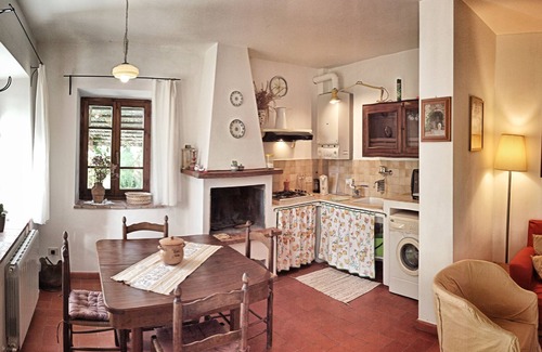 San Venanzo Cottage | Il Noce, a delightful house with swimming pool