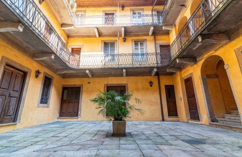 Orta San Giulio Apartment | Il Portico appartamento in piazza principale