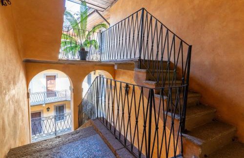 Orta San Giulio Apartment | Il Portico appartamento in piazza principale