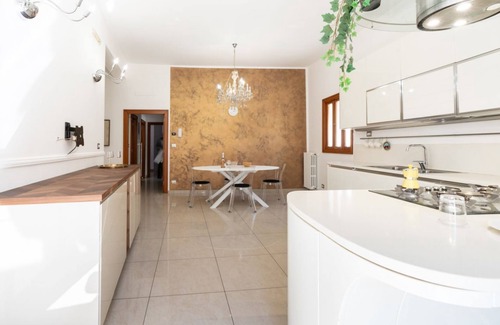 Palo del Colle Apartment | Il Viccio Apartment w/Balconies