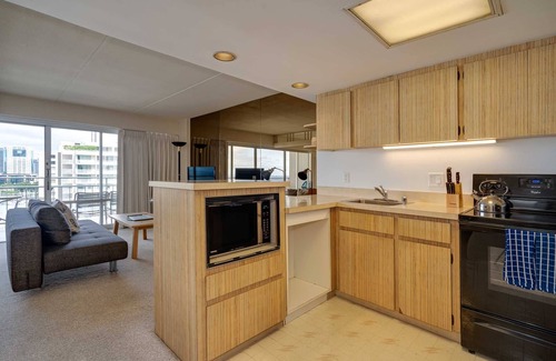 Waikiki Condo | Ilikai 1437 Ocean & Marina Views King Bed/Sofa