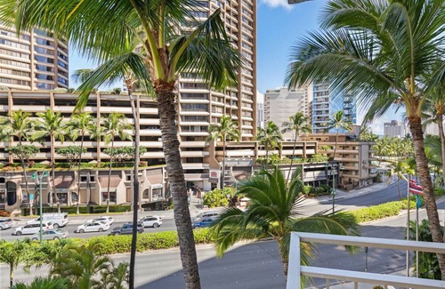 McCully - Moiliili Condo | ILIKAI 2BR/2BA CITY VIEW ISLAND STYLE APARTMENT
