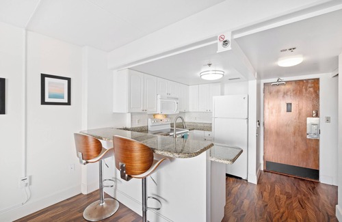 Waikiki Apartment | Ilikai Hotel Studio