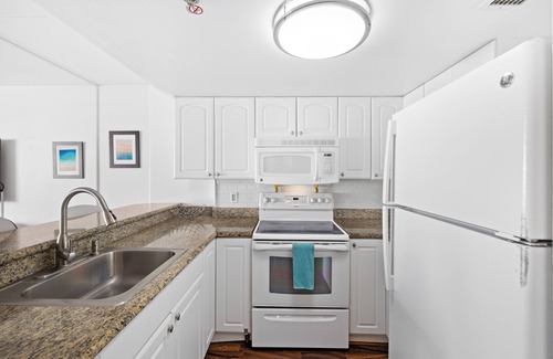 Waikiki Apartment | Ilikai Hotel Studio