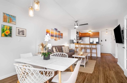 Ala Moana Condo | Ilikai Marina 694 Ocean/Sunset/Fireworks View King Bed, Sofa Bed