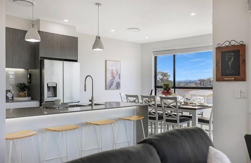 Central Mudgee House | Illalangi-Modern Escape & Views