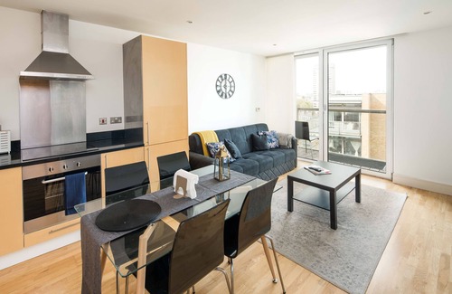 Isle of Dogs Apartment | Immaculate 1-bed 1-bath Apartment in London Area