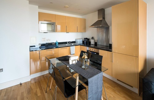 Isle of Dogs Apartment | Immaculate 1-bed 1-bath Apartment in London Area