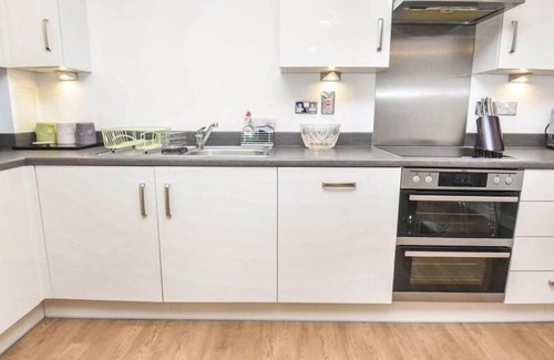 Havering Apartment | Immaculate 2-bed Apartment in Romford