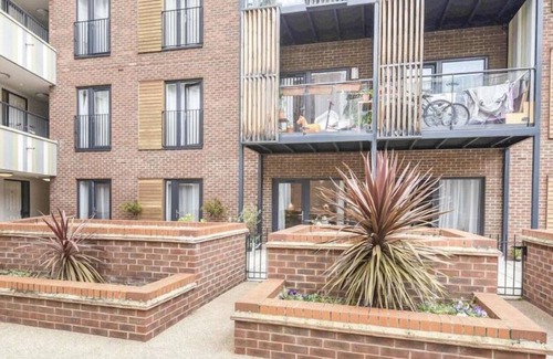 Havering Apartment | Immaculate 2-bed Apartment in Romford