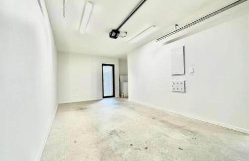 Auckland Apartment | Immaculate - 2 Bedroom Townhouse close to Fruitvale train station
