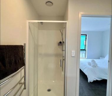 Auckland Apartment | Immaculate - 2 Bedroom Townhouse close to Fruitvale train station