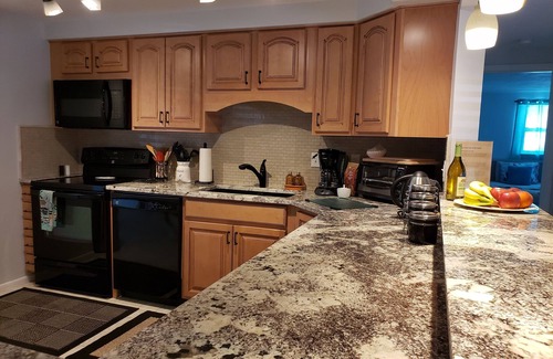 Southgate House | Immaculate, 3 bedroom, 2 bath Close to Siesta Beach, with HEATED POOL