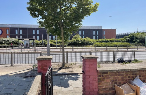 Heathrow Villages House | Immaculate 4-bed House Near Heathrow Airport