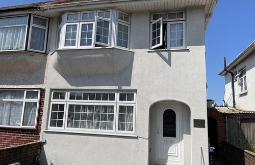 Heathrow Villages House | Immaculate 4-bed House Near Heathrow Airport