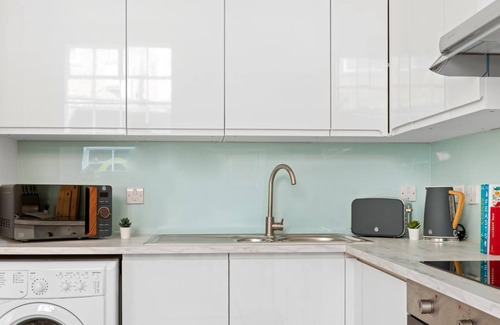 Newark Apartment | Immaculate Apartment | Perfect for Contractors!