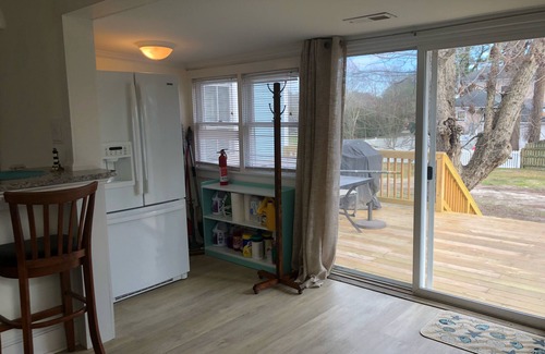 Washington Cottage | Immaculate Cottage in the Historic District. Quiet street, large fenced yard.