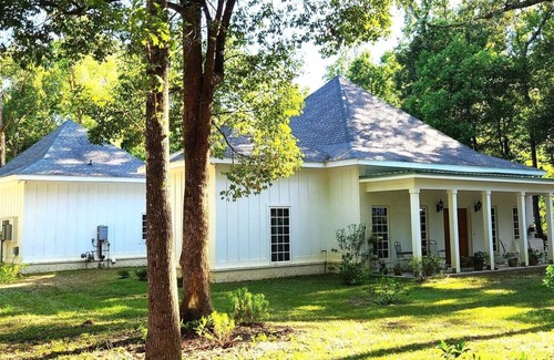 Fairhope House | Immaculate custom home near downtown Fairhope. 5 minutes from Mobile Bay!