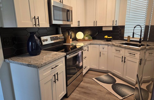 Mesa Condo | Immaculate, Mid-century design