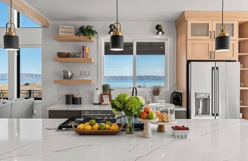 Fish Haven House | IMMACULATE Modern Rustic Luxury - Captivating Views - Sleeps 26