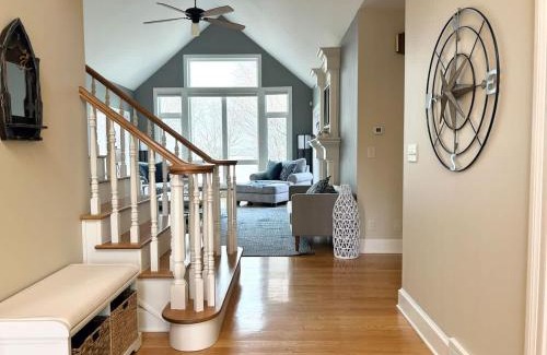 Alexandria House | Immerse in Luxury Grand 5BR Lakefront Haven Views