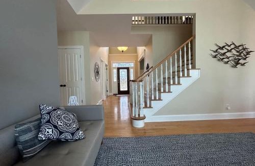 Alexandria House | Immerse in Luxury Grand 5BR Lakefront Haven Views