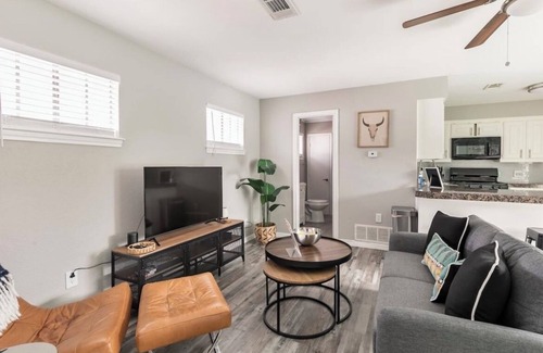Lower Greenville Apartment | Immerse yourself in the rich, vibrant Dallas culture in this cozy urban getaway.