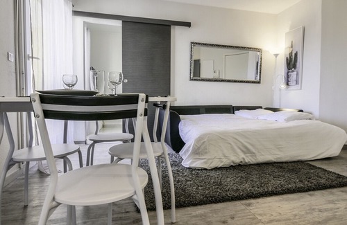 Riou - Petit Juas - Av de Grasse Apartment | IMMOGROOM-Cosy - Cannes Center- A/C - Terrace- CONGRESS/BEACHES