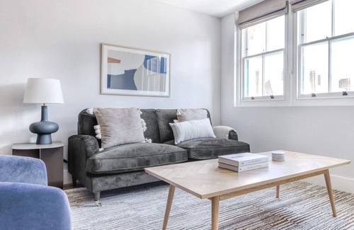 Spitalfields Apartment | Impeccable 2-bed Apartment in London
