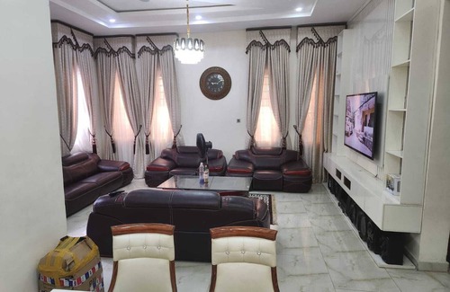 Ofin House | Impeccable 4-bed House in Lagos Nigeria