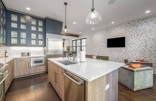 Hitch Village - Fred Wessels Homes House | Impeccable Home Steps to River Front w/Roof Deck & Parking by Lucky Savannah