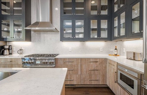 Hitch Village - Fred Wessels Homes House | Impeccable Home Steps to River Front w/Roof Deck & Parking by Lucky Savannah