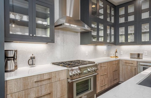 Hitch Village - Fred Wessels Homes House | Impeccable Home Steps to River Front w/Roof Deck & Parking by Lucky Savannah