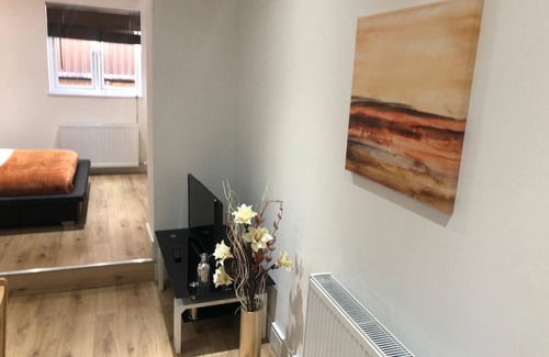 South Bermondsey Apartment | Impeccable Studio in London Long & Short