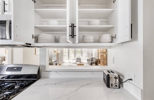Westwood Apartment | Impeccable Westwood 2BR nr Westwood Village, by Blueground