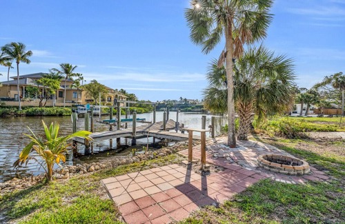 Bonita Shores Cottage | Imperial River Retreat, 1.5m to beach