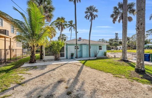 Bonita Shores Cottage | Imperial River Retreat, 1.5m to beach