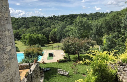 Monjoi House | In a listed village, half-timbered house overlooking a wooded valley