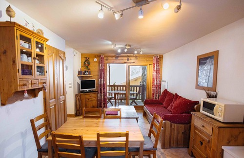 Bisanne 1500 Apartment | In a luxury MGM chalet with heated pool close to the gondola and slopes