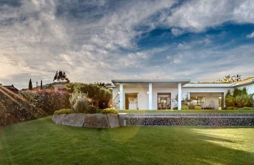 Guerrevieille House | In a residential area, near the beach, beautiful contemporary villa with 4 bedrooms, sea view