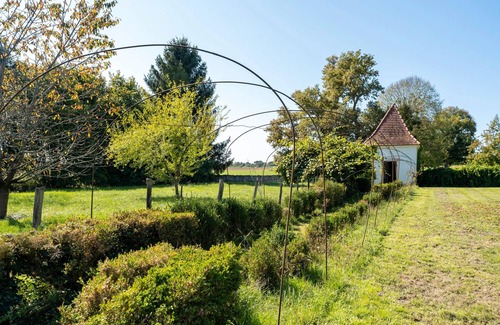 Creon-dArmagnac House | In a Wing of an Old Manor House