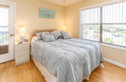 Duck House | In Duck with Community Pool & Beach Access