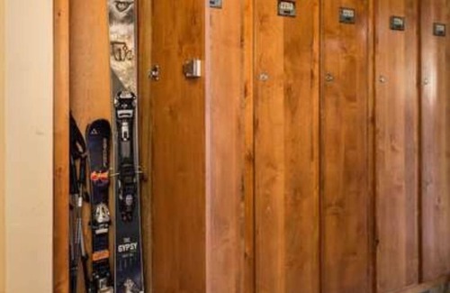 Lakeside Village Condo | In Keystone! Wood Fireplace! On Lake! Hot Tub/Pool! Walk 2 Food! Views! BigUnit