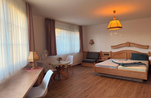 Zweifall Apartment | In & Out boarding house comfort room
