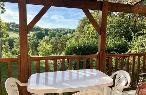 Coux-et-Bigaroque-Mouzens Cottage | In the center of Périgord Noir (SARLAT 20 Km)- LE COUX et BIGAROQUE. Périgourdine house with swimming pool, beautiful panorama on valley, on property of 6 ha.